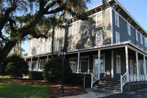 THE 10 CLOSEST Hotels to Longwood Historic District .